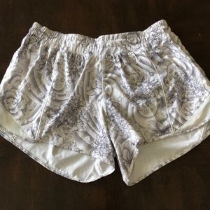 Lululemon hotty hot shorts II 4”